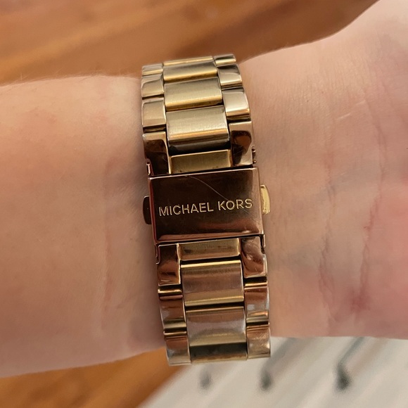 Michael Kors rose gold watch - Picture 2 of 6